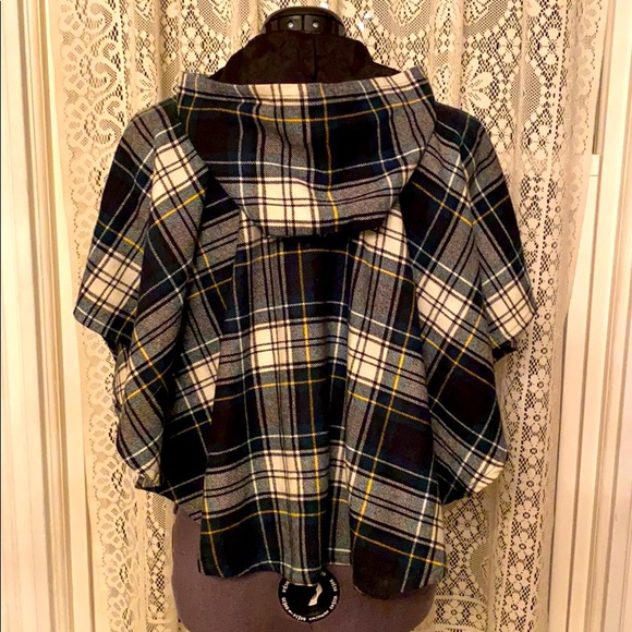 Child’s Wool Tartan Cape M - Picture 4 of 8